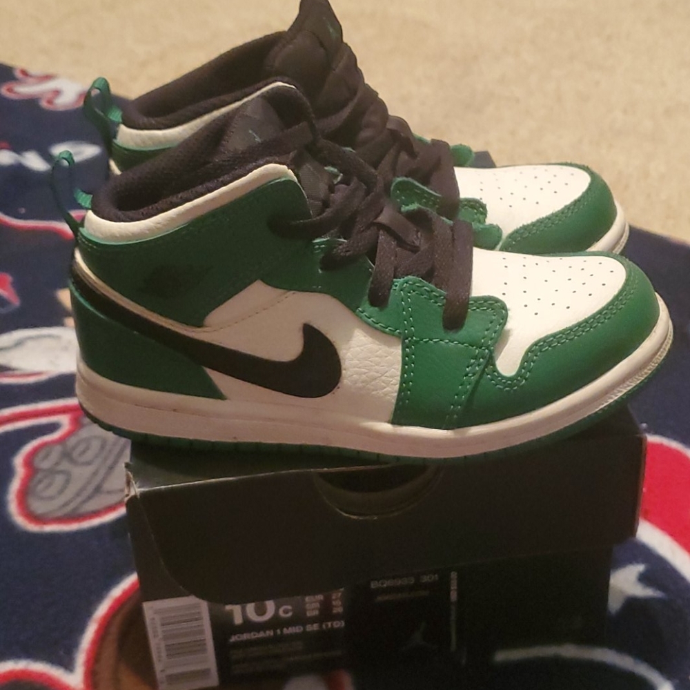Sneakers